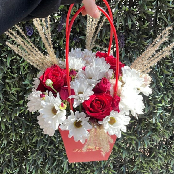 Композиция в коробке «Волшебный сад»  в Севастополе