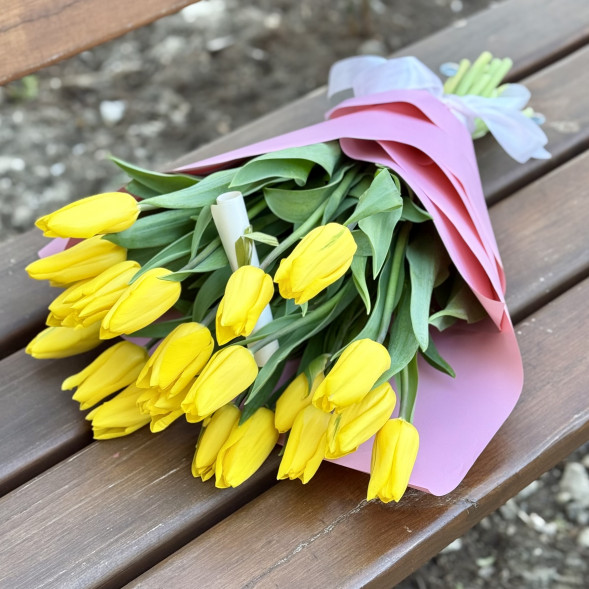 21 желтый тюльпан в Севастополе