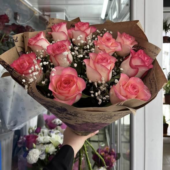 Букет 11 роз с гипсофилой «Романтический вкус» в Севастополе