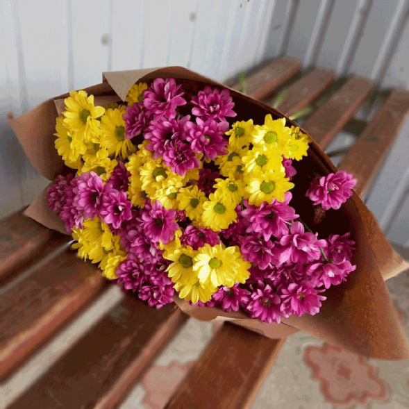 Букет 7 жёлтых и розовых хризантем микс в Севастополе