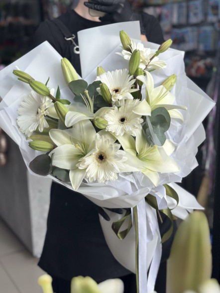 Букет с лилией и герберами в Севастополе