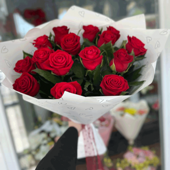 Букет 15 красных роз в Севастополе