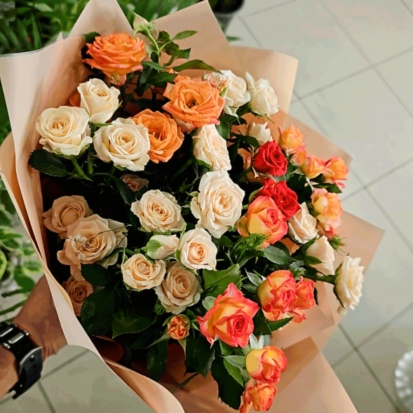 Букет 7 кустовых роз в Севастополе